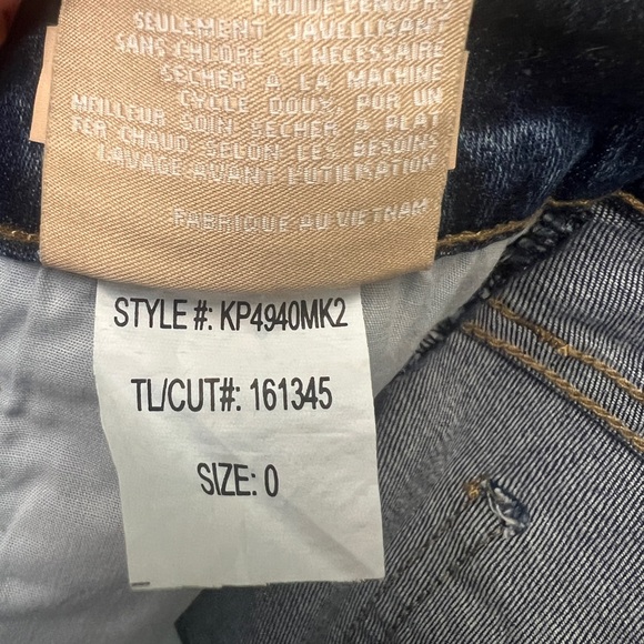 Kut from the Kloth Catherine Mid Rise Boyfriend jeans - size 0 - Picture 11 of 12